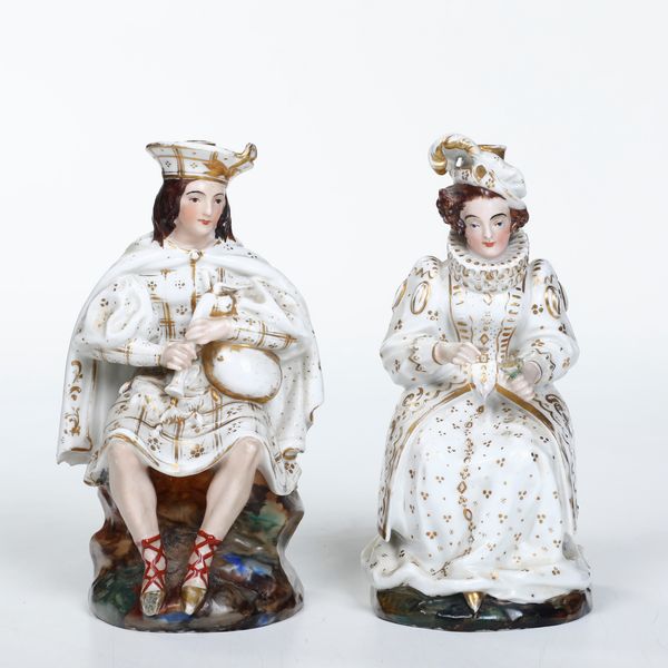 Coppia di figure porta profumo.<BR>Francia, Manifattura di Jacob Petit, met� del XIX secolo.  - Asta Maioliche e Porcellane da Collezione - Associazione Nazionale - Case d'Asta italiane