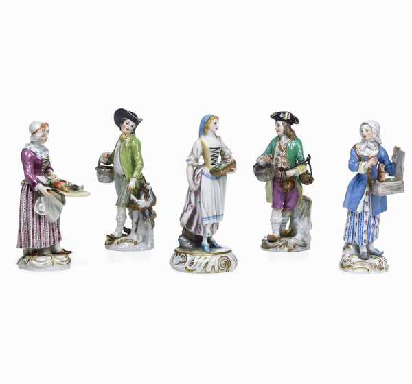Cinque figurine di venditori ambulanti Cris de Paris.<BR>Meissen (4 pezzi) e Doccia, XX secolo.  - Asta Maioliche e Porcellane da Collezione - Associazione Nazionale - Case d'Asta italiane