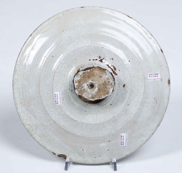 Alzatina raffigurante la deposizione.<BR>Deruta, XVII secolo.  - Asta Maioliche e Porcellane da Collezione - Associazione Nazionale - Case d'Asta italiane