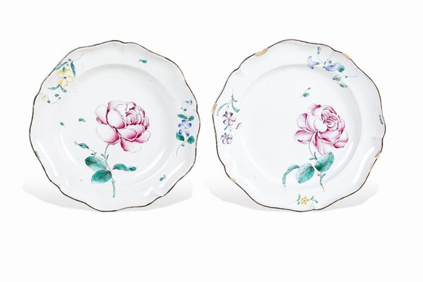 Coppia di piatti. <BR>Francia, Strasburgo, Manifattura di Joseph Hannong, 1764-1770.  - Asta Maioliche e Porcellane da Collezione - Associazione Nazionale - Case d'Asta italiane