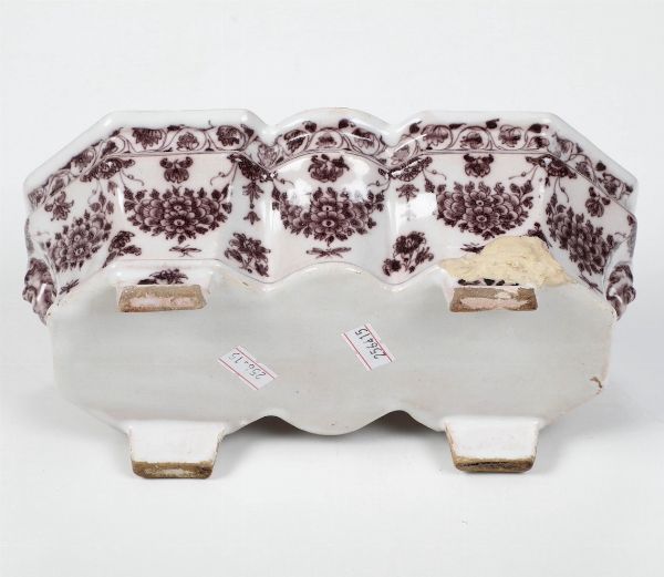 Oliera. <BR>Francia, probabilmente Moustier; met� del XVIII secolo.  - Asta Maioliche e Porcellane da Collezione - Associazione Nazionale - Case d'Asta italiane