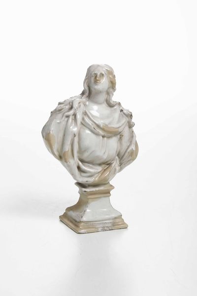 Piccolo busto su piedistallo. <BR>XVIII secolo.  - Asta Maioliche e Porcellane da Collezione - Associazione Nazionale - Case d'Asta italiane