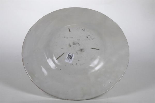 Grande scodella �a tappezzeria�.<BR>Pavia, probabilmente Manifattura Imbres, datata 1696.  - Asta Maioliche e Porcellane da Collezione - Associazione Nazionale - Case d'Asta italiane