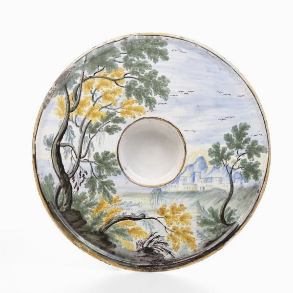 Piattino per Trembleuse.<BR>Castelli, XVIII secolo.  - Asta Maioliche e Porcellane da Collezione - Associazione Nazionale - Case d'Asta italiane