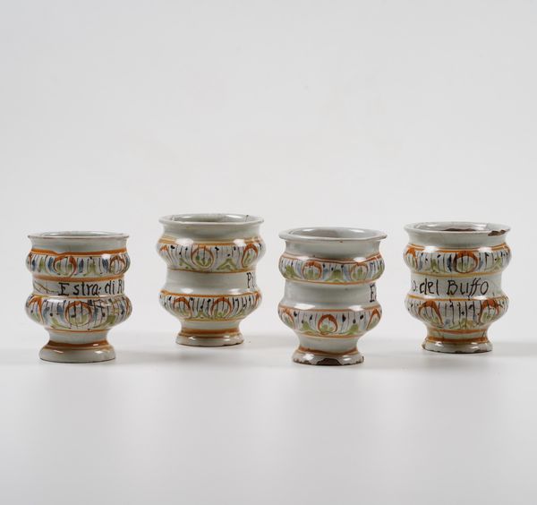 Quattro albarelli.<BR>Italia settentrionale, XVIII secolo.  - Asta Maioliche e Porcellane da Collezione - Associazione Nazionale - Case d'Asta italiane