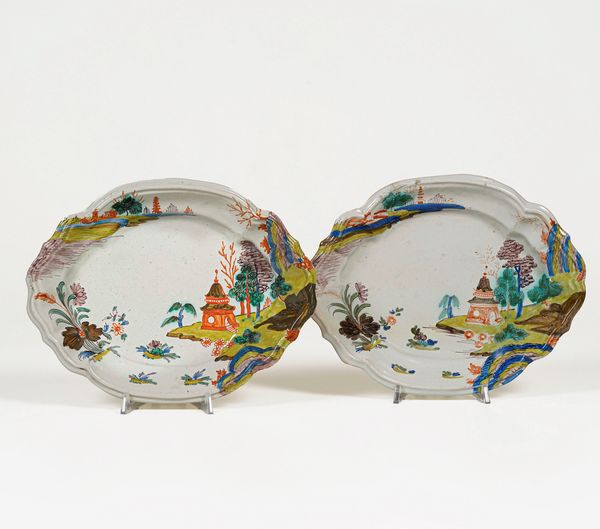 Coppia di vassoietti.<BR>Faenza, Manifattura Ferniani, ultimo quarto del XVIII secolo.  - Asta Maioliche e Porcellane da Collezione - Associazione Nazionale - Case d'Asta italiane