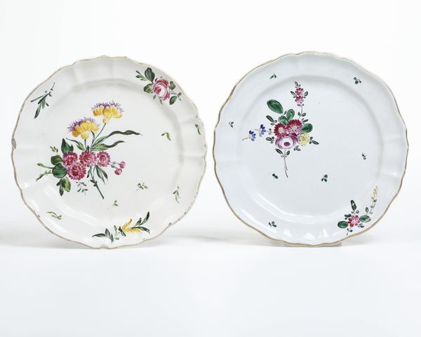 Due piatti. <BR>Lodi, Fabbrica di Antonio Ferretti, terzo quarto del XVII secolo.<BR>  - Asta Maioliche e Porcellane da Collezione - Associazione Nazionale - Case d'Asta italiane