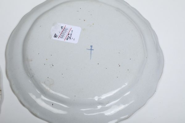 Due piatti. <BR>Lodi, Fabbrica di Antonio Ferretti, terzo quarto del XVII secolo.<BR>  - Asta Maioliche e Porcellane da Collezione - Associazione Nazionale - Case d'Asta italiane