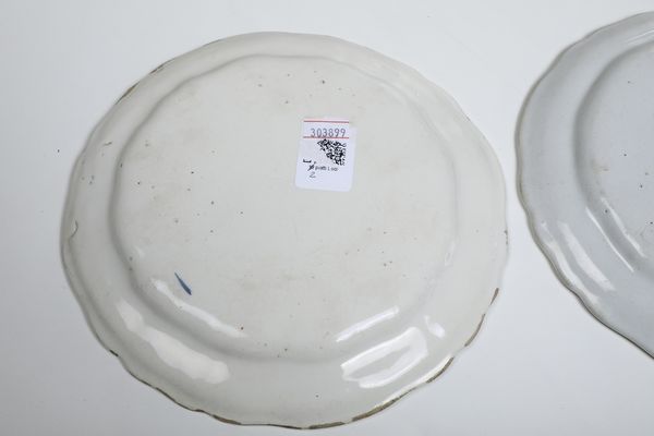 Due piatti. <BR>Lodi, Fabbrica di Antonio Ferretti, terzo quarto del XVII secolo.<BR>  - Asta Maioliche e Porcellane da Collezione - Associazione Nazionale - Case d'Asta italiane