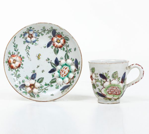 Una tazza e un piattino. <BR>Milano, Manifattura Pasquale Rubati o Felice Clerici, 1760�1780.  - Asta Maioliche e Porcellane da Collezione - Associazione Nazionale - Case d'Asta italiane