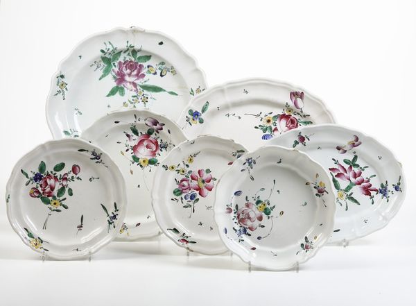 Sette piatti.<BR>Lodi, Manifattura Ferretti, 1770 circa.  - Asta Maioliche e Porcellane da Collezione - Associazione Nazionale - Case d'Asta italiane