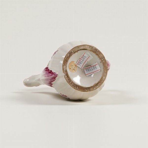 Piccola caffettiera.<BR>Monte Milone (Pollenza), Manifattura Verdinelli, seconda met� del XVIII secolo.  - Asta Maioliche e Porcellane da Collezione - Associazione Nazionale - Case d'Asta italiane