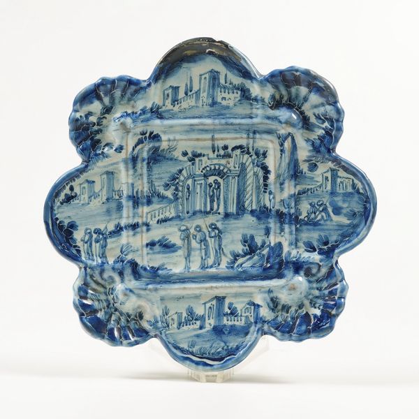 Vassoio polilobato.<BR>Savona, fine del XVII secolo.  - Asta Maioliche e Porcellane da Collezione - Associazione Nazionale - Case d'Asta italiane