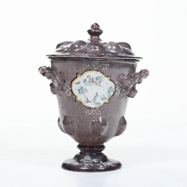 Vaso brucia profumi.<BR>Savona, Manifattura Ferro, XVIII secolo.  - Asta Maioliche e Porcellane da Collezione - Associazione Nazionale - Case d'Asta italiane