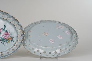 Coppia di piatti.<BR>Nove, Manifattura Antonibon, seconda met� del XVIII secolo.  - Asta Maioliche e Porcellane da Collezione - Associazione Nazionale - Case d'Asta italiane