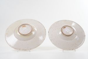 Due grandi piatti.<BR>Liguria (?), probabilmente XIX secolo.  - Asta Maioliche e Porcellane da Collezione - Associazione Nazionale - Case d'Asta italiane