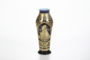 Vaso.<BR>Francia, Manifattura di Sarreguemines, inizio del XX secolo.  - Asta Maioliche e Porcellane da Collezione - Associazione Nazionale - Case d'Asta italiane