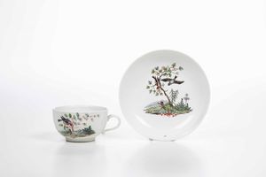 Tazza con piattino.<BR>Germania, Manifattura di Ansbach, 1765 circa.  - Asta Maioliche e Porcellane da Collezione - Associazione Nazionale - Case d'Asta italiane