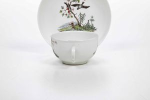 Tazza con piattino.<BR>Germania, Manifattura di Ansbach, 1765 circa.  - Asta Maioliche e Porcellane da Collezione - Associazione Nazionale - Case d'Asta italiane