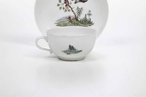 Tazza con piattino.<BR>Germania, Manifattura di Ansbach, 1765 circa.  - Asta Maioliche e Porcellane da Collezione - Associazione Nazionale - Case d'Asta italiane