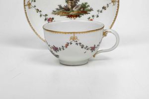 Tazza con piattino.<BR>Germania, Manifattura di Ludwigsburg, 1760-1770.  - Asta Maioliche e Porcellane da Collezione - Associazione Nazionale - Case d'Asta italiane