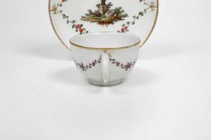 Tazza con piattino.<BR>Germania, Manifattura di Ludwigsburg, 1760-1770.  - Asta Maioliche e Porcellane da Collezione - Associazione Nazionale - Case d'Asta italiane