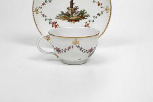 Tazza con piattino.<BR>Germania, Manifattura di Ludwigsburg, 1760-1770.  - Asta Maioliche e Porcellane da Collezione - Associazione Nazionale - Case d'Asta italiane