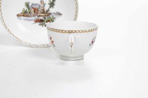 Tazza con piattino.<BR>Olanda, Manifattura L�Aia (Den Haag), 1776-1790.<BR><BR>  - Asta Maioliche e Porcellane da Collezione - Associazione Nazionale - Case d'Asta italiane