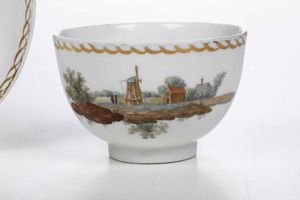 Tazza con piattino.<BR>Olanda, Manifattura L�Aia (Den Haag), 1776-1790.<BR><BR>  - Asta Maioliche e Porcellane da Collezione - Associazione Nazionale - Case d'Asta italiane