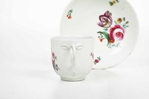 Tazza con piattino.<BR>Vienna, Manifattura Imperiale, 1780 circa.  - Asta Maioliche e Porcellane da Collezione - Associazione Nazionale - Case d'Asta italiane
