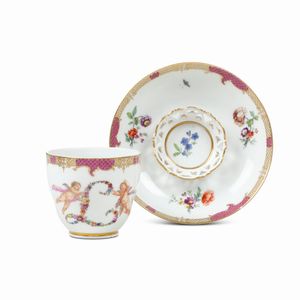 Tazza trambleuse con piattino. <BR>Berlino, Manifattura imperiale, verso il 1780.  - Asta Maioliche e Porcellane da Collezione - Associazione Nazionale - Case d'Asta italiane