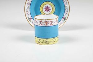 Tazza con piattino.<BR>Francia, Manifattura di S�vres, fine del XVIII secolo.  - Asta Maioliche e Porcellane da Collezione - Associazione Nazionale - Case d'Asta italiane