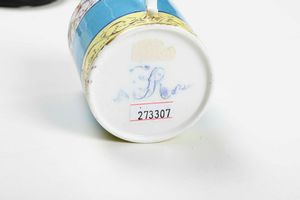 Tazza con piattino.<BR>Francia, Manifattura di S�vres, fine del XVIII secolo.  - Asta Maioliche e Porcellane da Collezione - Associazione Nazionale - Case d'Asta italiane