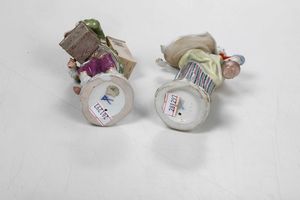Coppia di figurine dalla serie Cris de Paris.<BR>Meissen, XX secolo.  - Asta Maioliche e Porcellane da Collezione - Associazione Nazionale - Case d'Asta italiane