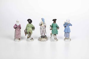Cinque figurine di venditori ambulanti Cris de Paris.<BR>Meissen (4 pezzi) e Doccia, XX secolo.  - Asta Maioliche e Porcellane da Collezione - Associazione Nazionale - Case d'Asta italiane