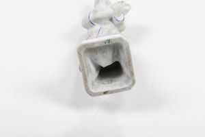 Fugurina.<BR>Russia, Verbilki (?), Manifattura Gardner (?), fine del XIX - inizio del XX secolo.<BR>  - Asta Maioliche e Porcellane da Collezione - Associazione Nazionale - Case d'Asta italiane