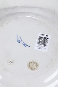 Coppia di piatti. <BR>Francia, Strasburgo, Manifattura di Joseph Hannong, 1764-1770.  - Asta Maioliche e Porcellane da Collezione - Associazione Nazionale - Case d'Asta italiane