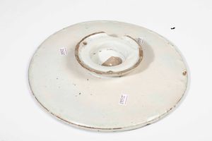 Alzatina.<BR>Spagna, Talavera, primo quarto del XVIII secolo.  - Asta Maioliche e Porcellane da Collezione - Associazione Nazionale - Case d'Asta italiane