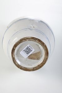 Bottiglia.<BR>Castelli (?), inizio del XVIII secolo.  - Asta Maioliche e Porcellane da Collezione - Associazione Nazionale - Case d'Asta italiane