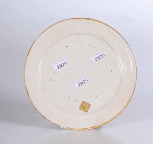 Piccolo piatto.<BR>Castelli, terzo quarto del Settecento.<BR>  - Asta Maioliche e Porcellane da Collezione - Associazione Nazionale - Case d'Asta italiane