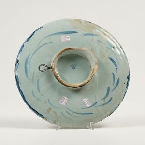 Sottocoppa.<BR>Savona, seconda met� del XVII secolo.  - Asta Maioliche e Porcellane da Collezione - Associazione Nazionale - Case d'Asta italiane