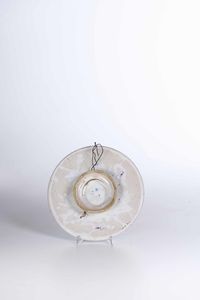 Sottocoppa.<BR>Savona, Probabilmente Manifattura Salamone, prima met� del XVIII secolo.  - Asta Maioliche e Porcellane da Collezione - Associazione Nazionale - Case d'Asta italiane