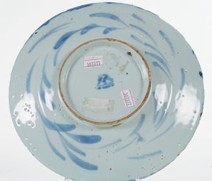 Piatto.<BR>Savona, fine del XVII secolo.  - Asta Maioliche e Porcellane da Collezione - Associazione Nazionale - Case d'Asta italiane