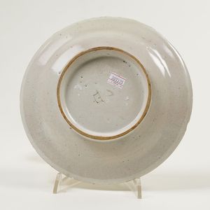 Piatto.<BR>Savona, seconda met� del XVIII secolo.  - Asta Maioliche e Porcellane da Collezione - Associazione Nazionale - Case d'Asta italiane