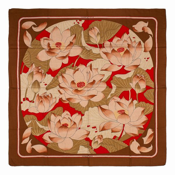Hermès : Grand foulard Fleurs de Lotus  - Asta Luxury Fashion - Associazione Nazionale - Case d'Asta italiane
