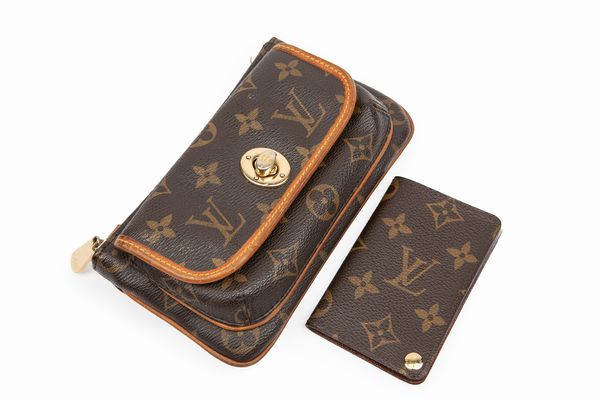 Louis Vuitton : Lotto composto da un portafogli e un porta carte  - Asta Luxury Fashion - Associazione Nazionale - Case d'Asta italiane