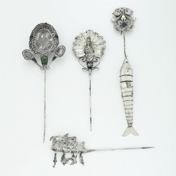 Lotto di quattro spille Peruviane Tupu  - Asta Argenti - Associazione Nazionale - Case d'Asta italiane