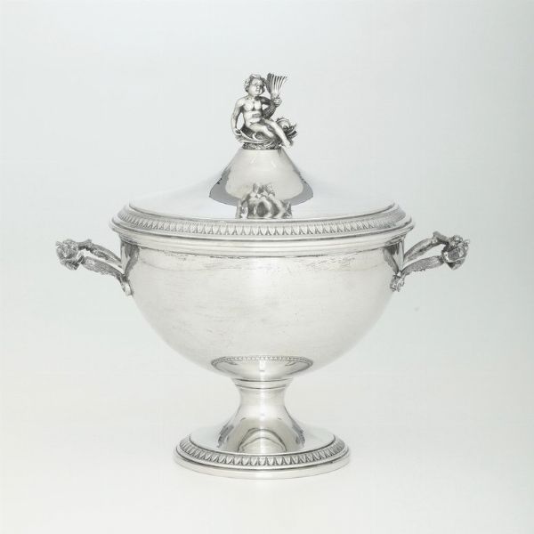 Due zuccheriere diverse. Argenteria italiana del XX secolo, argentieri differenti  - Asta Argenti - Associazione Nazionale - Case d'Asta italiane