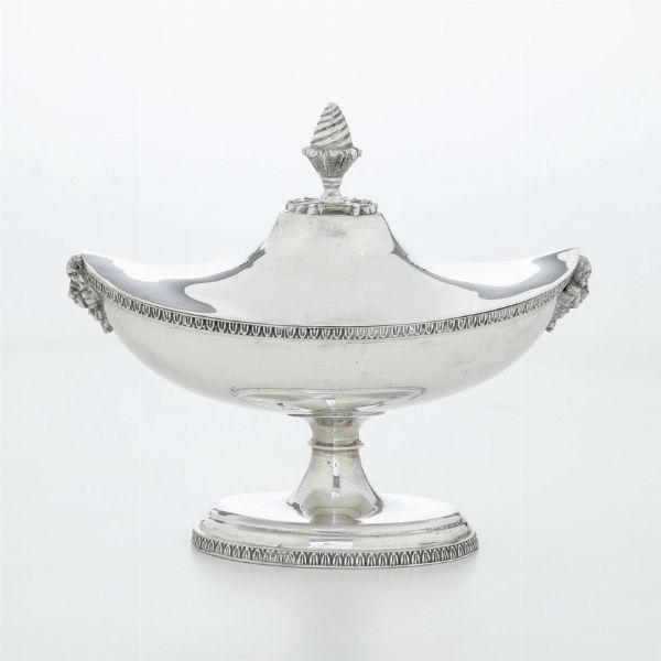 Due zuccheriere diverse. Argenteria italiana del XX secolo, argentieri differenti  - Asta Argenti - Associazione Nazionale - Case d'Asta italiane