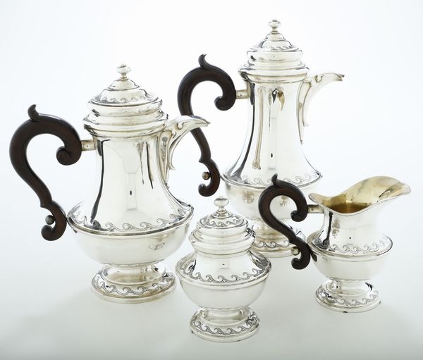 Servizio da tè e caffè. Argenteria milanese del XX secolo, argentiere Mario Poli  - Asta Argenti - Associazione Nazionale - Case d'Asta italiane